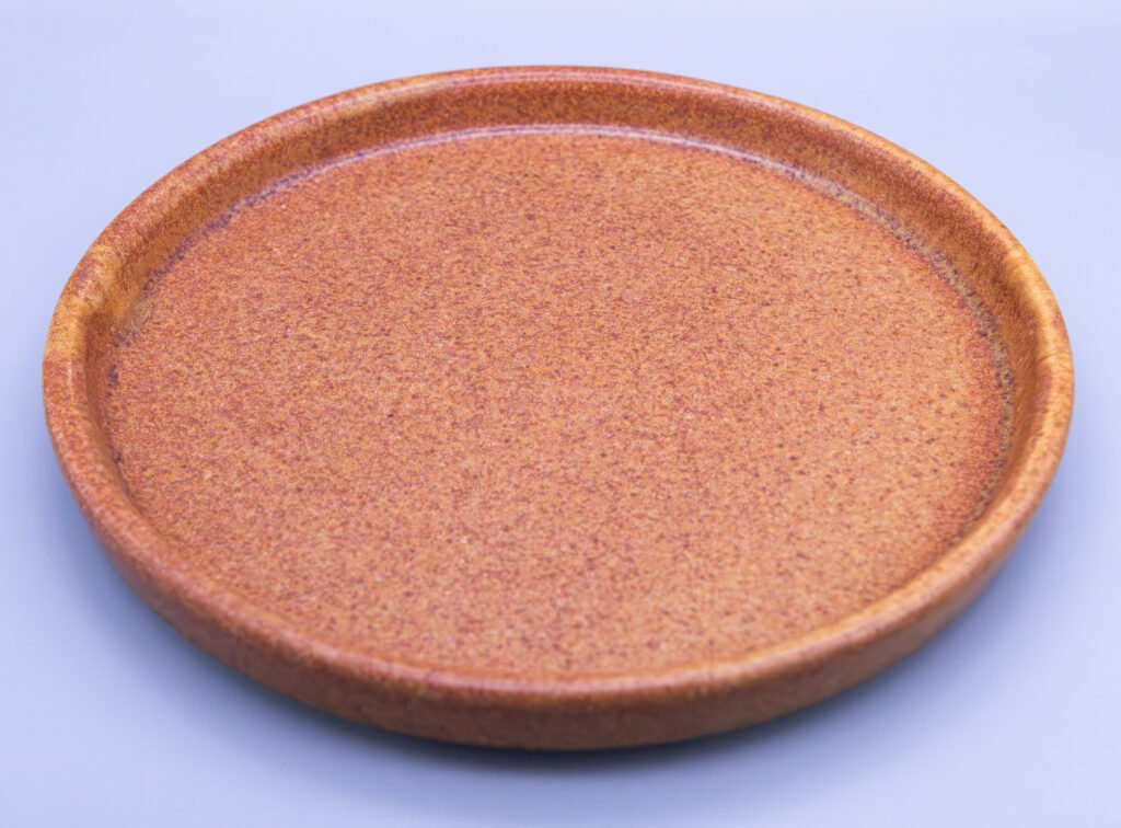 Plato llano con pared color canela 21 cm