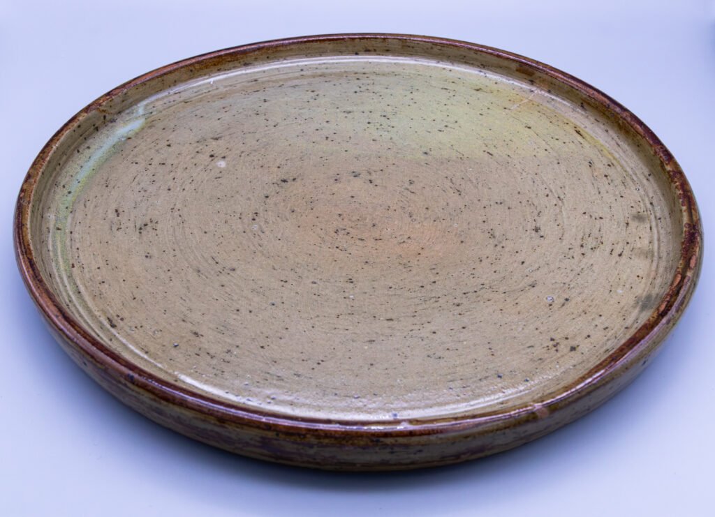 Plato llano con pared color oliva de cerámica 26 cm