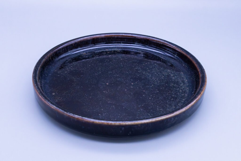 Plato llano con pared color chocolate de cerámica 16.5 cm