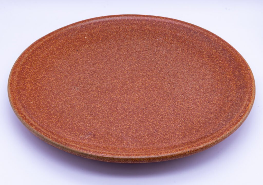Plato semi-llano color café de cerámica 21 cm